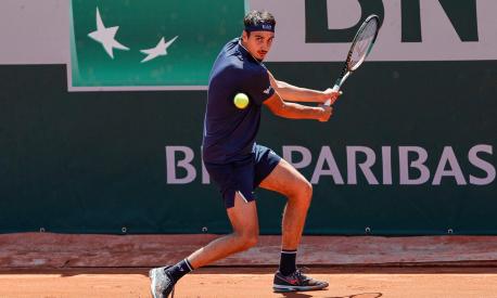 Italy's Lorenzo Sonego plays a backhand return to France's Ugo Humbert during their men's singles match on day four of the Roland-Garros Open tennis tournament in Paris on May 31, 2023. (Photo by GEOFFROY VAN DER HASSELT / AFP)