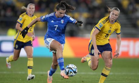 Italy's Sofia Cantore, left, and Sweden's Lina Hurtig vie for the ballduring the Women's World Cup Group G soccer match between the Sweden and Italy in Wellington, New Zealand, Saturday, July 29, 2023. (AP Photo/John Cowpland)