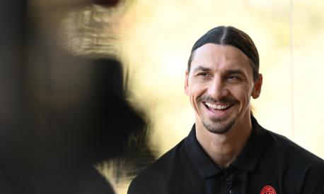 DUBAI, UNITED ARAB EMIRATES - DECEMBER 12: Zlatan Ibrahimovic of AC Milan speaks with the media during AC Milan press conference on December 12, 2022 in Dubai, United Arab Emirates. (Photo by Claudio Villa/AC Milan via Getty Images)
