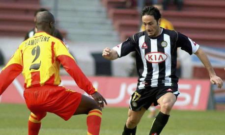 UDINE, ITALY - MARCH 20: Souleymane Diamoutene of Lecce (L) and David Di Michele of Udinese in action during the Serie A match between Udinese and Lecce on March 20, 2005 in Udine, Italy. (Photo by New Press/Getty Images) *** Local Caption *** Souleymane Diamoutene;David Di Michele