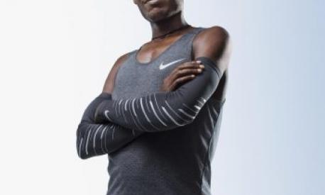 Lelisa Desisa, 26 anni, è nato a Shewa (Etiopia) si è segnalato al mondo nel 2010 correndo la mezza maratona sotto i 60' e chiudendo terzo la Zayed International Half Marathon. Ha vinto tra l'altro la Boilermaker 15K, Cherry Blossom 10-miler, Bolder Boulder 10K e la mezza maratona di Delhi.