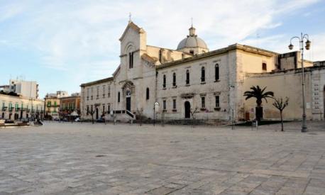 Cattedrale di Giovinazzo, Puglia, arrivo della Maratona delle Cattedrali in Piazza Vittorio Emanuele II.