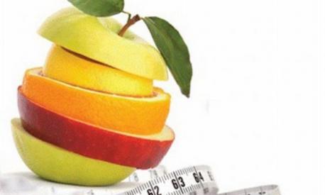 La frutta è un componente importante negli spuntini a completamento dei tre pasti quotidiani per la corretta perdita di peso