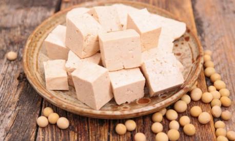 Tofu: il 'formaggio vegano' povero di sodio e ricco di sali minerali