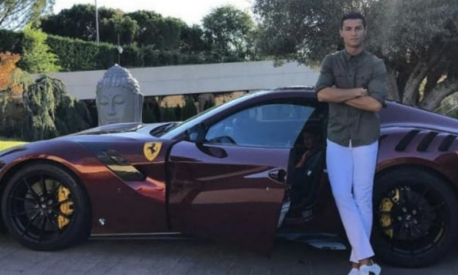 Vi portiamo nella collezione di auto da sogno di Cristiano Ronaldo: una dopo l'altra, ecco le sue fuoriserie