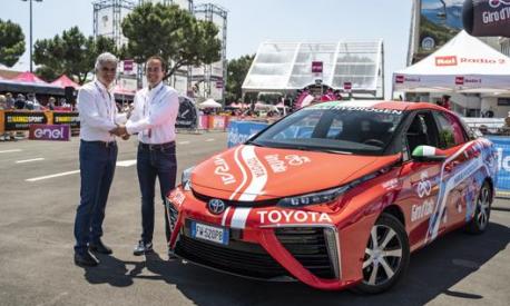 La Toyota Mirai a idrogeno potrà presto rifornirsi presso la stazione di San Donato Milanese