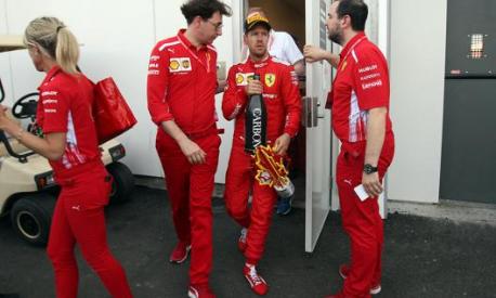 Il team principal Ferrari Mattia Binotto, 49 anni, e Sebastian Vettel, 31. LaPresse