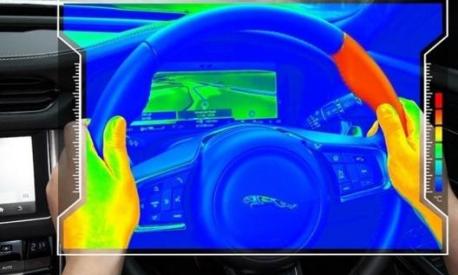 Il volante visto con un’immagine agli infrarossi