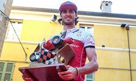 Antonio Giovinazzi con il Trofeo Bandini