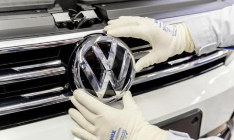 Il nuovo logo e la nuova immagine di Volkswagen verranno svelati all’IAA 2019 di Francoforte