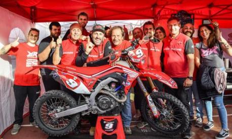 Alex Salvini (Honda-RedMoto) festeggia col team