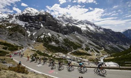 Il  Giro d’Italia 2017 sullo Stelvio. Bettini