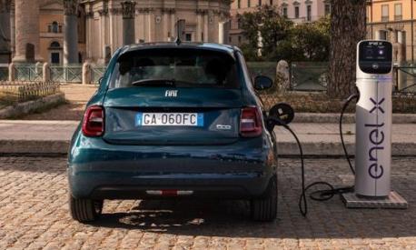 Il retro della Fiat 500e “La Prima”