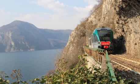 In treno in Lombardia con pacchetti a misura di cicloturisti e appassionati di trekking con Discovery Train di Trenord