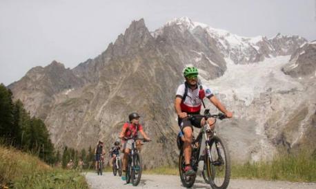 In e-mtb a pedalata assistita sui tracciati dell’alta Valdigne. Courmayeur Mont Blanc