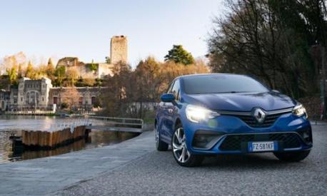 Renault Clio, tra le auto compatte più apprezzate dal mercato, ora è anche Hybrid