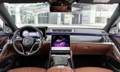 La svolta hi-tech degli interni della nuova Mercedes Classe S.