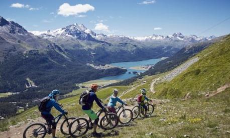 Il WM Flow Trail è adatto anche a principianti e famiglie. Engadin St. Moritz Mountains