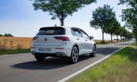 Alla guida della nuova Volkswagen Golf 8 Gte