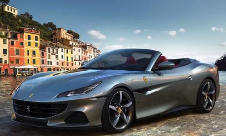 La Ferrari Portofino in bella mostra nell’omonima località ligure