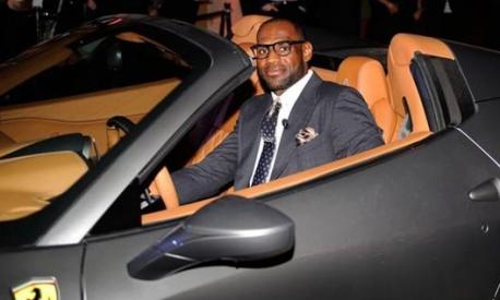 LeBron James, le sue auto da sogno tra Ferrari e Maybach 