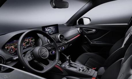 Volante e sedili sportivi possono caratterizzare l’abitacolo di Audi Q2