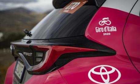 Toyota Yaris Hybrid, l’auto del Giro d’Italia 2020