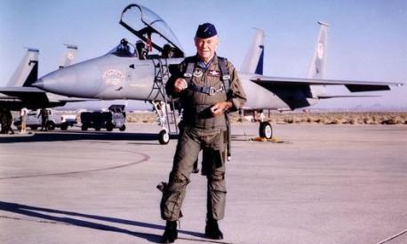 Nel 1997 si mise ai comandi di un F-15 per celebrare il cinquantennale della sua impresa. Aveva 74 anni