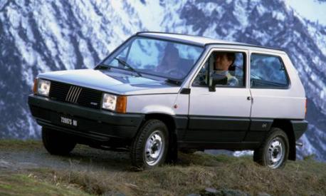 La prima Fiat Panda fu lanciata nel 1980, disegnata da Giorgetto Giugiaro