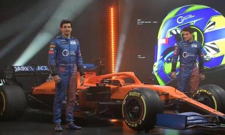 Sainz e Norris con la nuova McLaren MCL35
