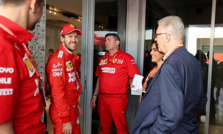 Piero Ferrari, a destra, con Sebastian Vettel. LaPresse