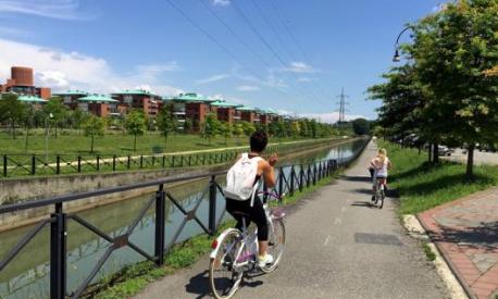 La ciclopedonale del Naviglio della Martesana a nord-est di Milano. Masperi