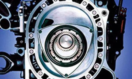 Uno spaccato del motore Wankel dove all’interno il rotore percorre con le tre punte un’orbita tangente al perimetro interno quasi ovale dello statore
