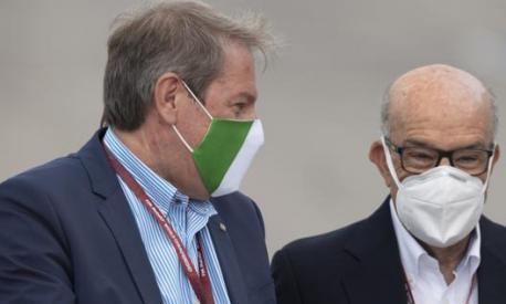 Da sinistra Giovanni Copioli (presidente Fmi) con Carmelo Ezpeleta (boss Dorna). Getty
