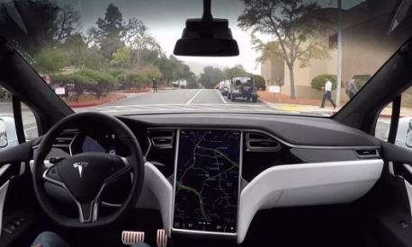 L’Autopilot di Tesla è conforme al Livello 2