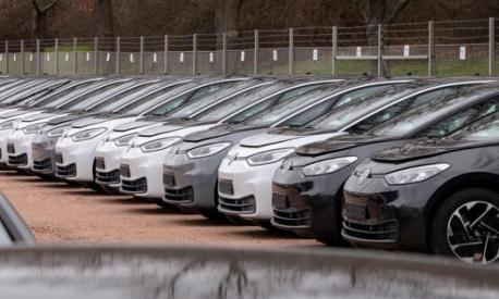 Le Volkswagen  ID.3 e le altre elettriche beneficiano di 9 mila euro di bonus in Germania.  Ap