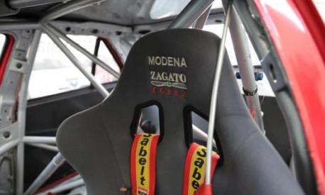 Stefano Modena prima di correre in Alfa è stato pilota in F1 per 6 anni approdando in seguito alle turismo e all’Alfa Romeo. Dapprima corse nel Dtm dove ottenne due successi all’Esordio all’Avus nel 1994 e partecipando fino al 1996. Poi nel Super Tourenwagen Cup fino al 1999 con la 156 D2