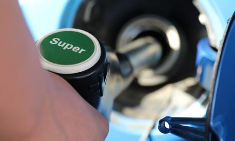 Una crisi energetica dovuta alla scarsità di petrolio causerebbe un’impennata del prezzo dei carburanti