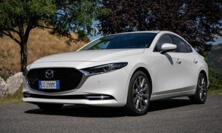 Il prezzo di Mazda 3 Sedan parte da 27.550 euro