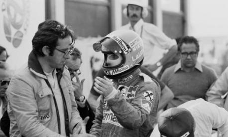 Mauro Forghieri discute con Niki Lauda. Getty