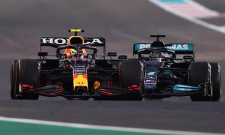 F1 Mercedes, Toto Wolff: “Lewis Hamilton è stato derubato del