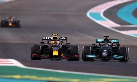 Verstappen e Hamilton in lotta ad Abu Dhabi. Getty