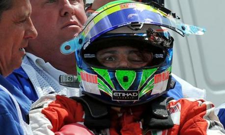 Felipe Massa dopo l’incidente in pista all’Hungaroring nel 2009. Afp