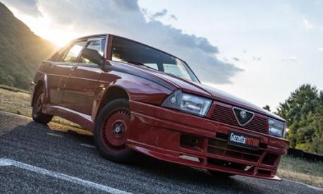 L’Alfa 75 Turbo Evoluzione è quotata tra i 25.000 ed i 40.000 euro