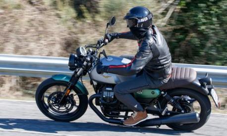 La nuova Moto Guzzi V7 conferma una guida piacevole e rilassata
