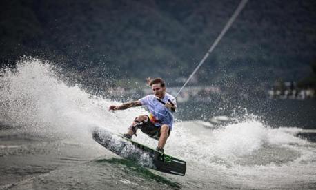 Piffaretti, atleta Red Bull Italia, in allenamento sul Lago di Lugano nell’autunno 2020