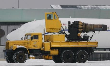 Veicoli simili sono anche adibiti allo scongelamento delle piste aeroportuali durante i rigidi inverni russi