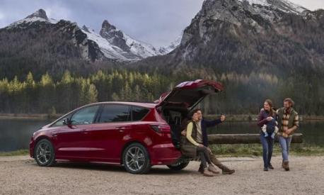 Ford S-Max è la vettura ideale per le famiglie che amano viaggiare
