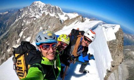 Matteo Della Bordella, Luca Moroni e Matteo Pasquetto dopo aver aperto una nuova via sulla parete Est delle Jorasses sul Monte Bianco