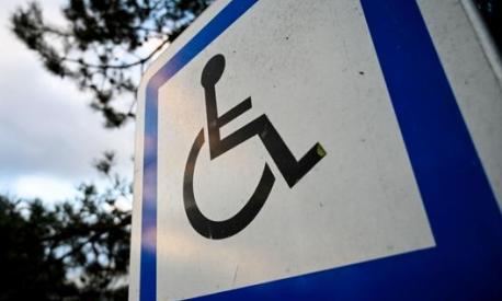 Brutta esperienza per una donna che ha trovato il posto disabili occupato da un non avente diritto
